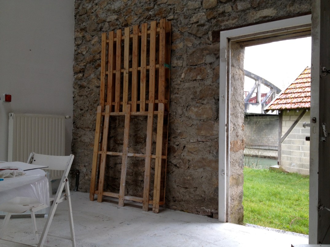 The rear-entrance facing the Seine