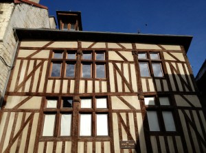 Clouds in windows, Troyes
